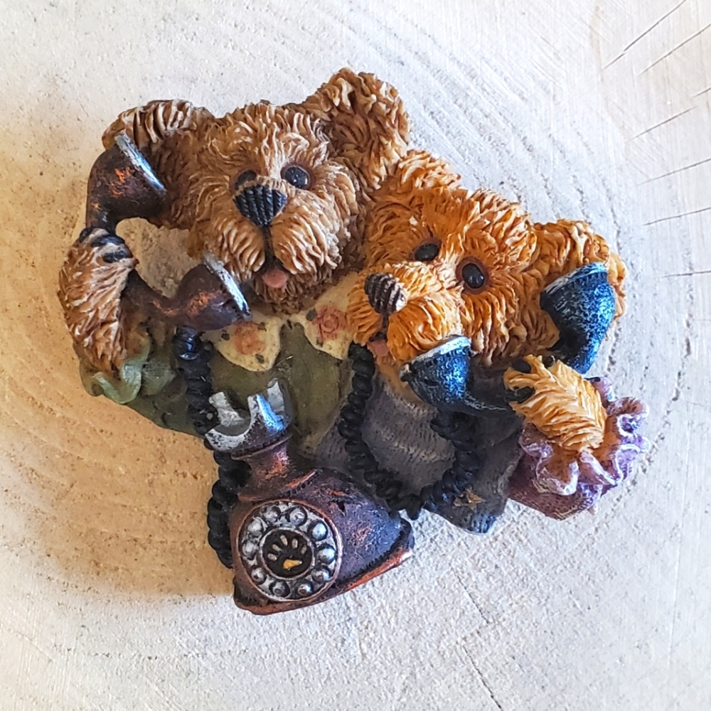 Boyds Bears Bearwear Brooch - Alexandra and Belle Telephone Tied 1999